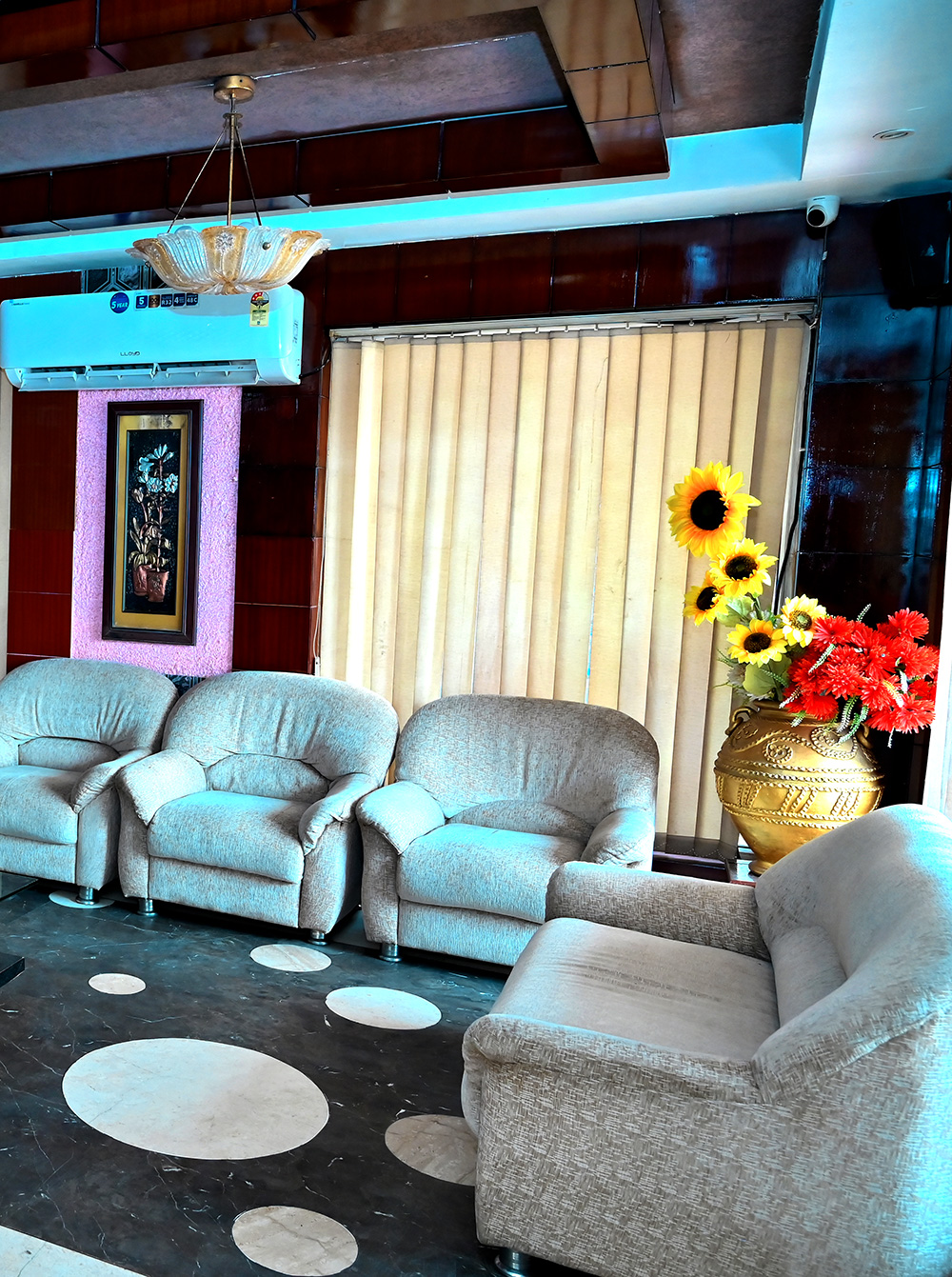 The Miland Palace Waiting Lounge